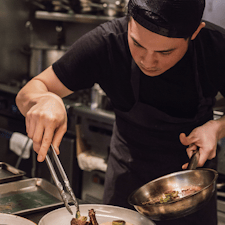 Coastal Elegance at Fynn’s Singapore Restaurant is meticulously crafted and designed by studio Königshausen. Indulge in a culinary journey at our light lunch and dining destination, where contemporary coastal design takes centre stage.  